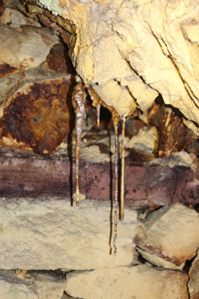 stalattiti della miniera stalactites mine